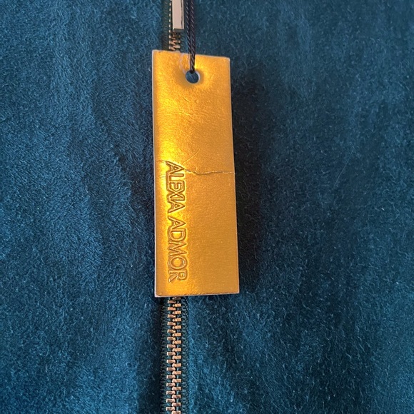 Size 4 - runs to size 6 Emerald Green old school dress-by Alexa Admor - Picture 5 of 6